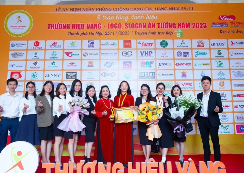 Đội ngũ An Hà nhận danh hiệu Thương hiệu Vàng — Logo, Slogan ấn tượng năm 2023