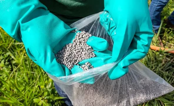 Sản phẩm Vật tư nông nghiệp dán tem chống giả Bộ Công An