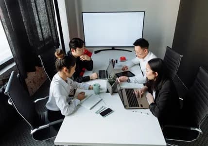 Ảnh đội kinh doanh đi khách hàng